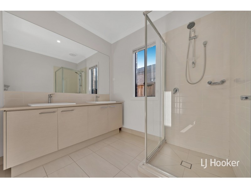 75 Bondi Parade, Point Cook VIC 3030