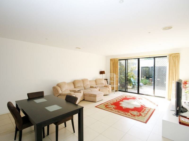 39 Evergreen Boulevard, Clayton South VIC 3169