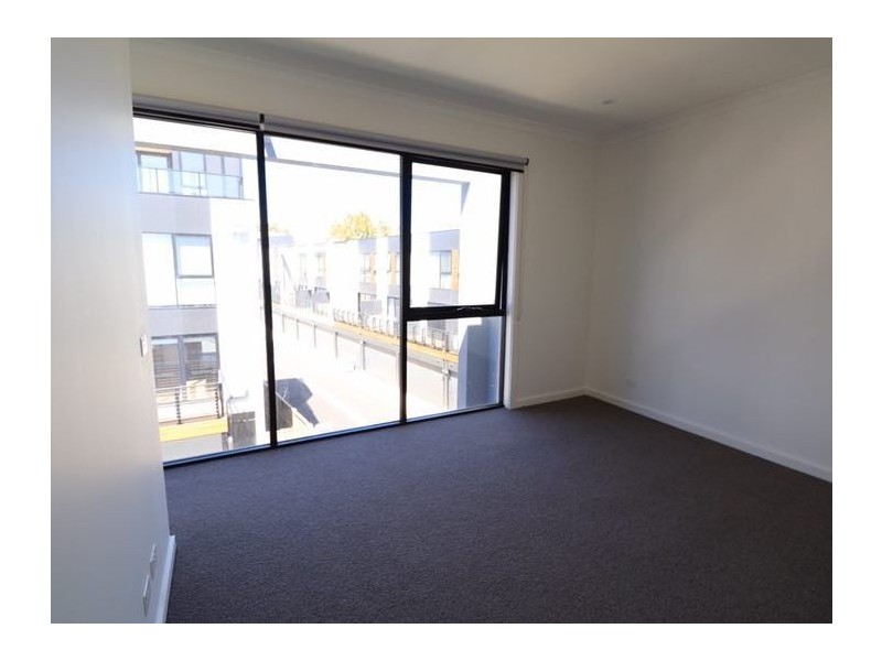 27 Kitchen Road, Port Melbourne VIC 3207