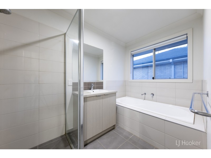 11 Chartwell Avenue, Truganina VIC 3029