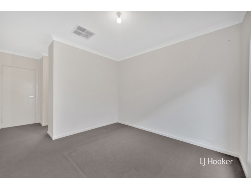 54 Dingo Street, Point Cook VIC 3030