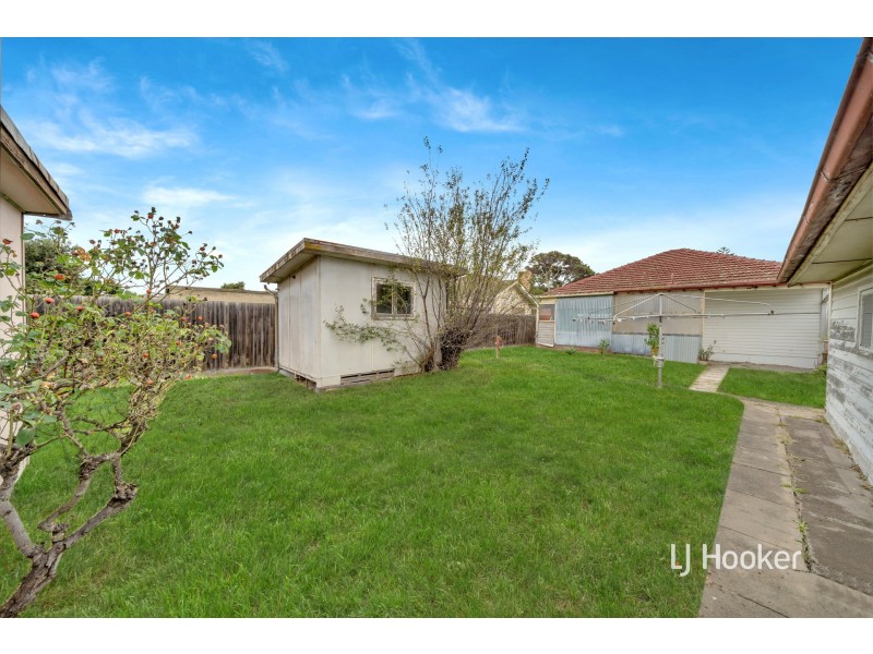 5 Corrigan Avenue, Brooklyn VIC 3012