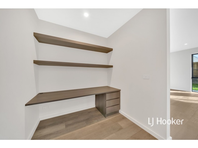 42 Rustic Avenue, Burwood East VIC 3151