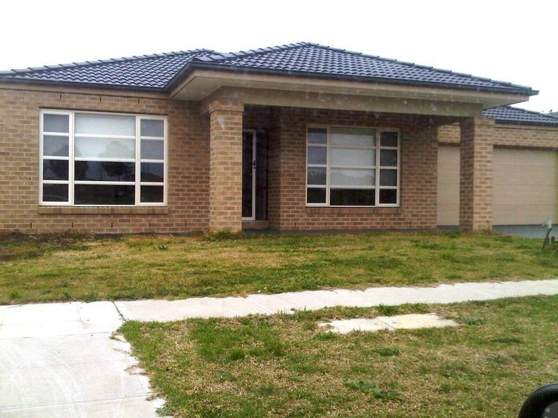 21 Cloudy Crescent, Point Cook VIC 3030