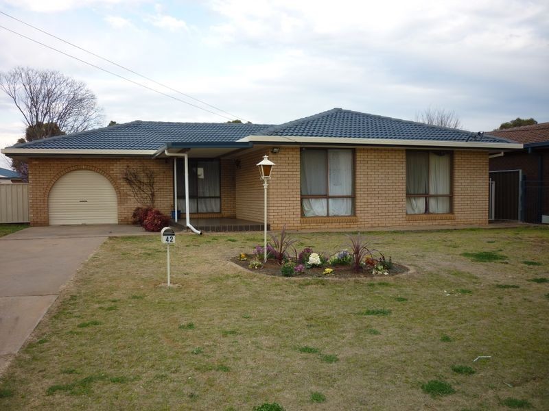 42 Mumford Crescent, Dubbo NSW 2830
