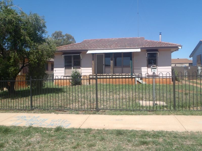 18 Armstrong Crescent, Dubbo NSW 2830