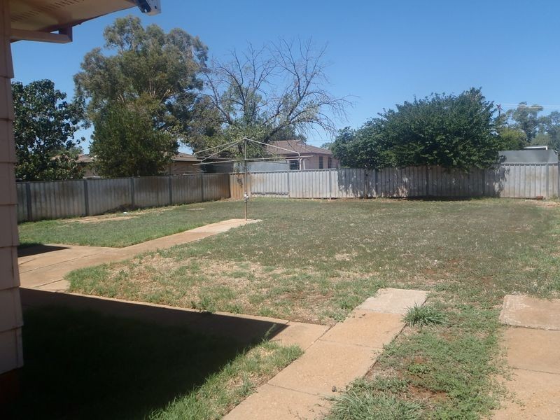 18 Armstrong Crescent, Dubbo NSW 2830