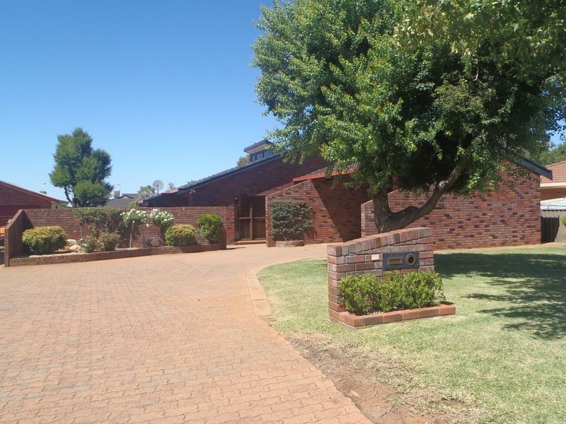 19 Buckingham Drive, Dubbo NSW 2830