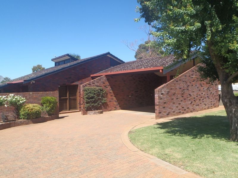 19 Buckingham Drive, Dubbo NSW 2830