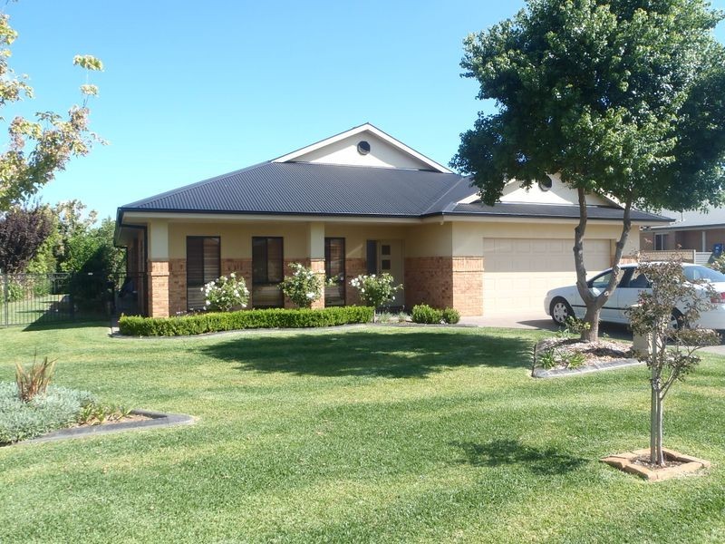 19 Hilton Place, Dubbo NSW 2830
