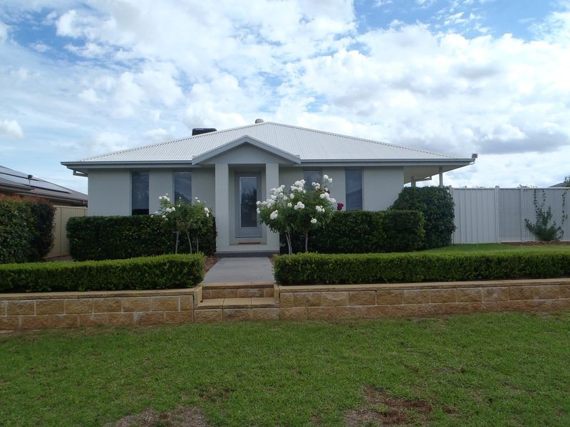 41 Lakeside Circuit, Dubbo NSW 2830