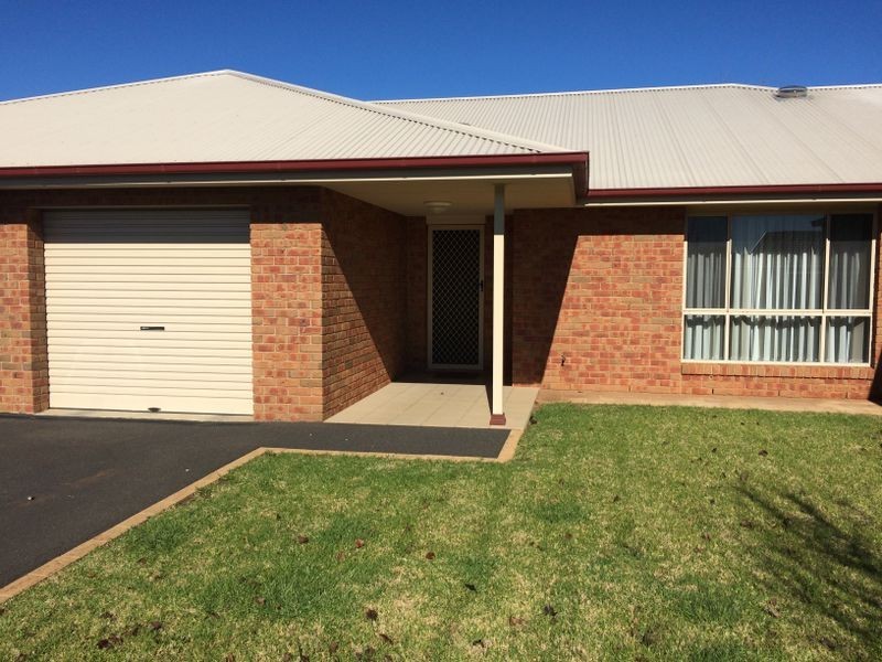 4/5 John Brass Place, Dubbo NSW 2830