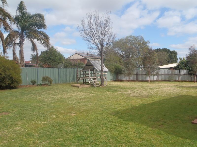 4 Maple Court, Dubbo NSW 2830