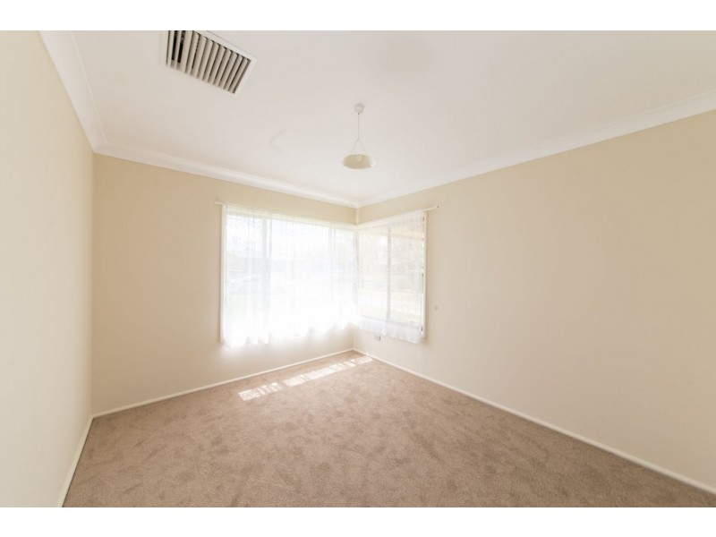 25 Beveridge Crescent, Dubbo NSW 2830