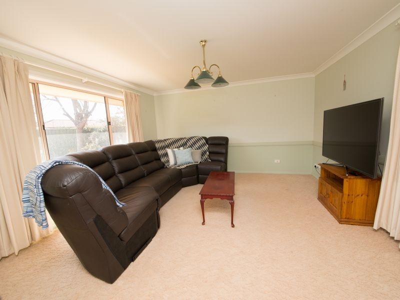 8 Castlereagh Avenue, Dubbo NSW 2830