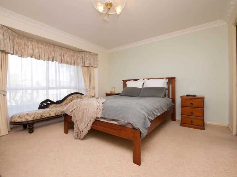 8 Castlereagh Avenue, Dubbo NSW 2830