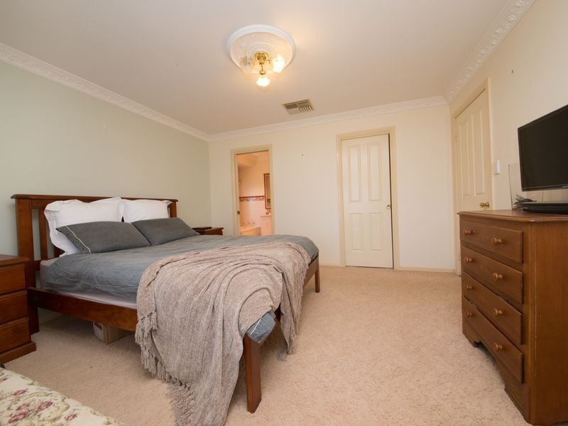 8 Castlereagh Avenue, Dubbo NSW 2830