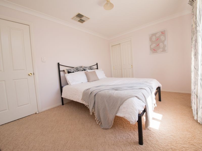 8 Castlereagh Avenue, Dubbo NSW 2830