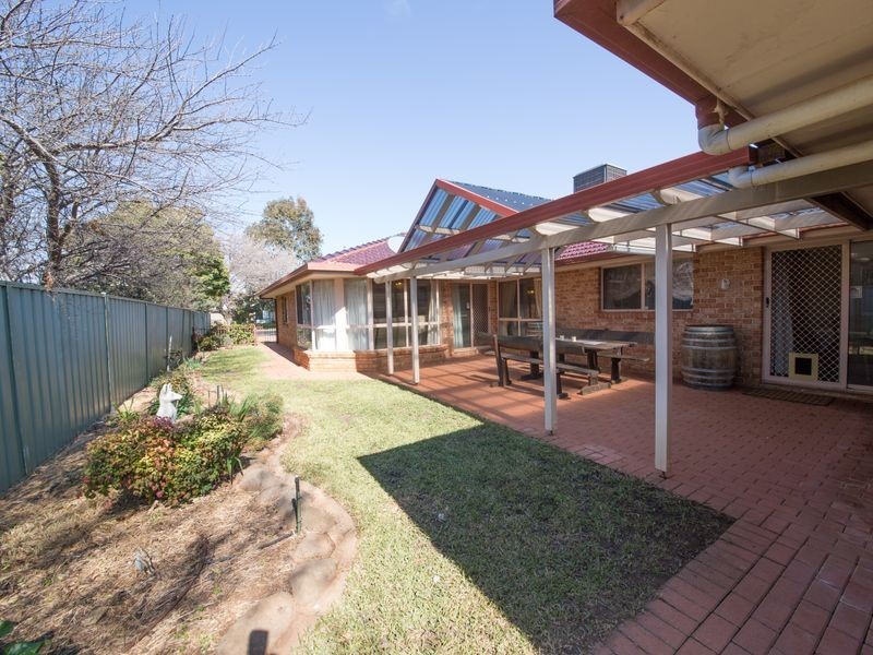 8 Castlereagh Avenue, Dubbo NSW 2830