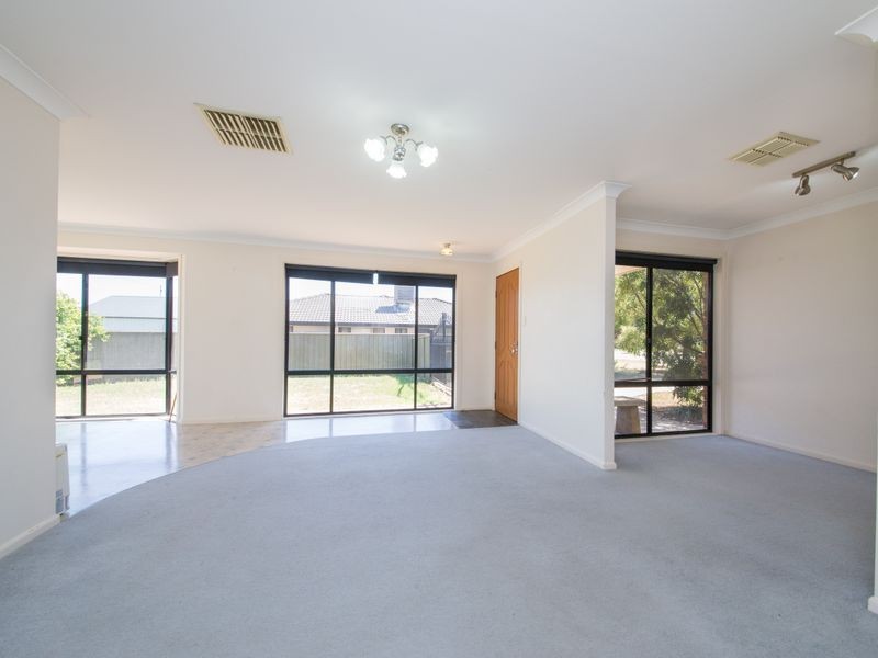 98 Twickenham Drive, Dubbo NSW 2830