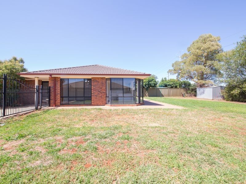 98 Twickenham Drive, Dubbo NSW 2830
