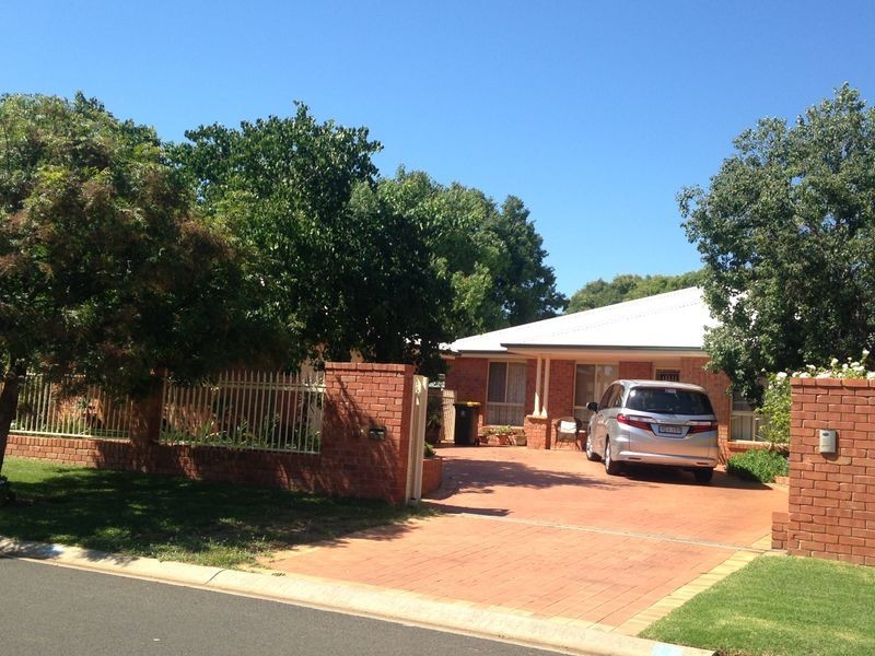11 Ken McMullen Place, Dubbo NSW 2830