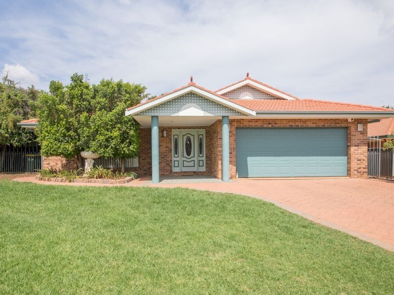 13 Ron Gordon Place, Dubbo NSW 2830