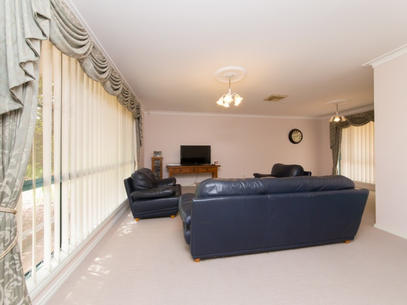 13 Ron Gordon Place, Dubbo NSW 2830