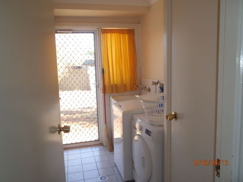 2 John Glenn Place, Dubbo NSW 2830