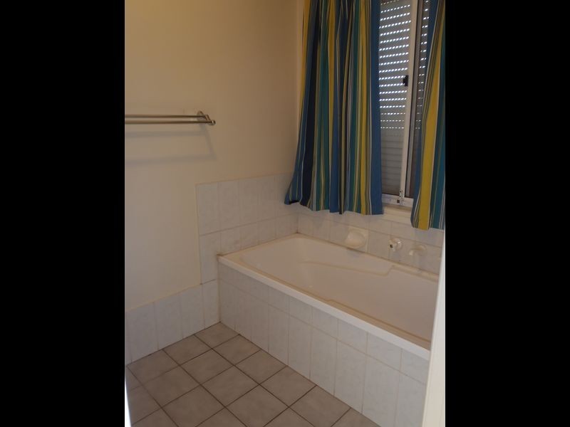 2 John Glenn Place, Dubbo NSW 2830