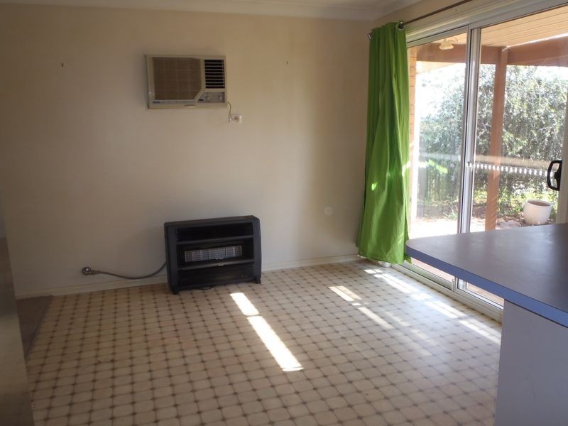 2 John Glenn Place, Dubbo NSW 2830