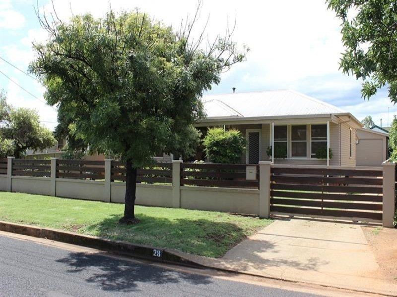 28 Hutchins Avenue, Dubbo NSW 2830