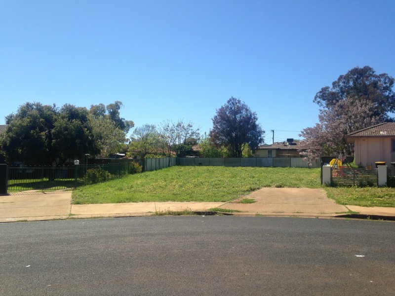 14 Armstrong Crescent, Dubbo NSW 2830