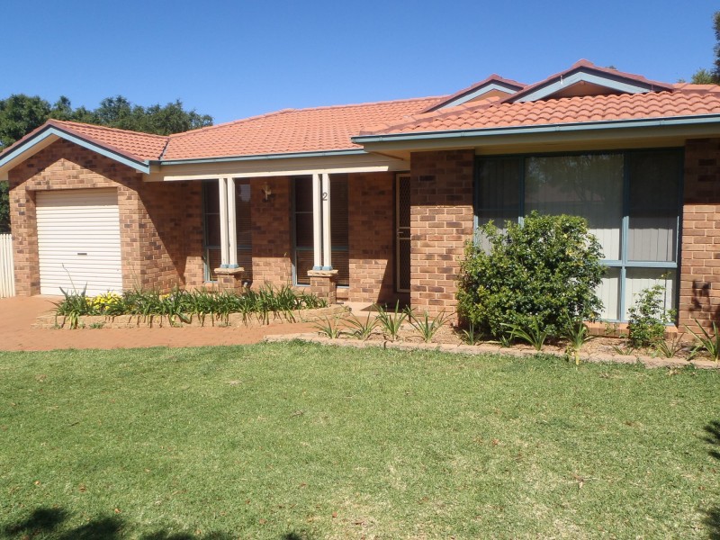 2 Catchpole Close, Dubbo NSW 2830