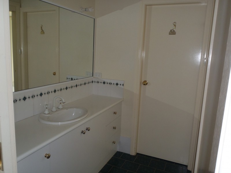 2 Catchpole Close, Dubbo NSW 2830