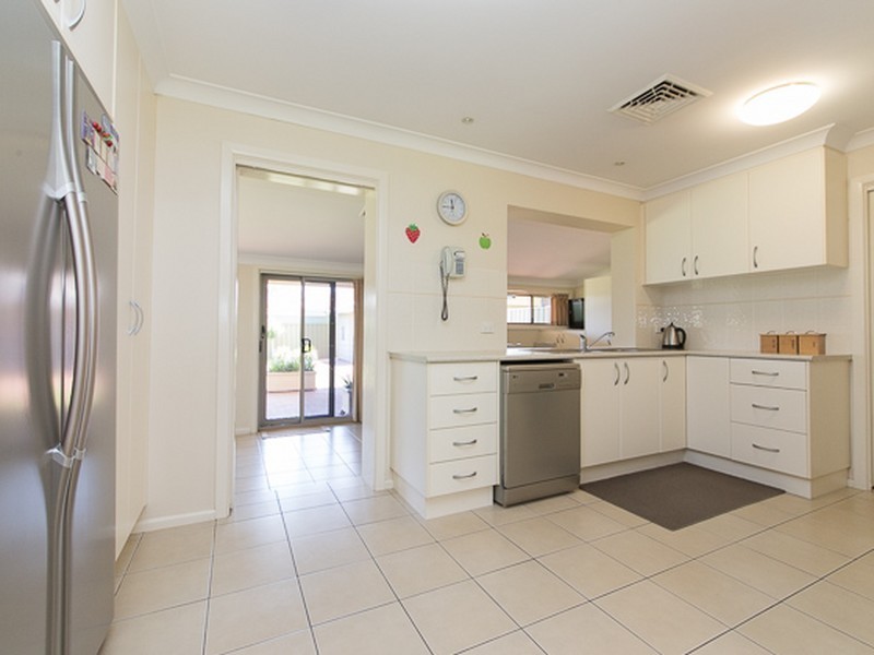 2 Nona Place, Dubbo NSW 2830