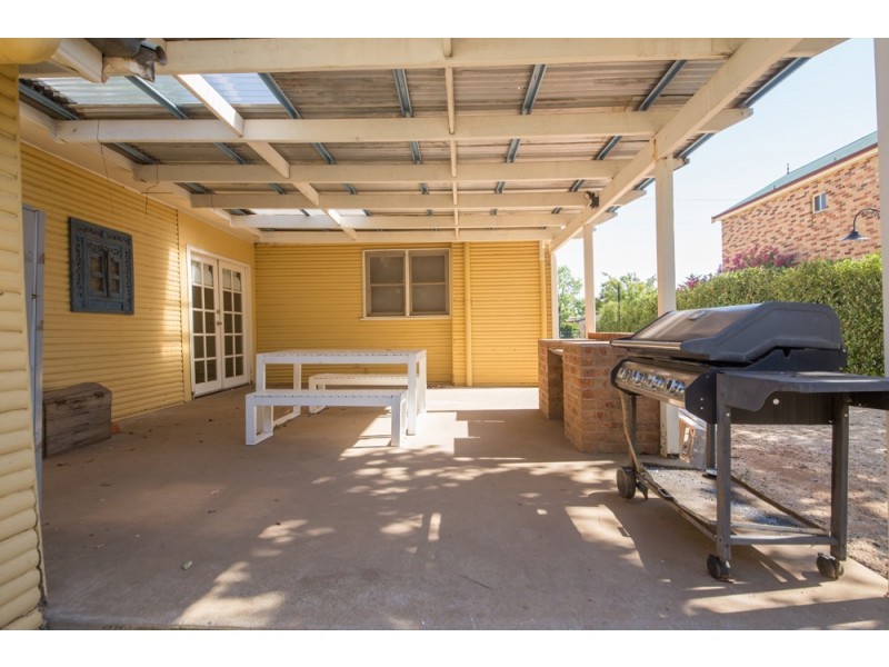 75 Bultje Street, Dubbo NSW 2830