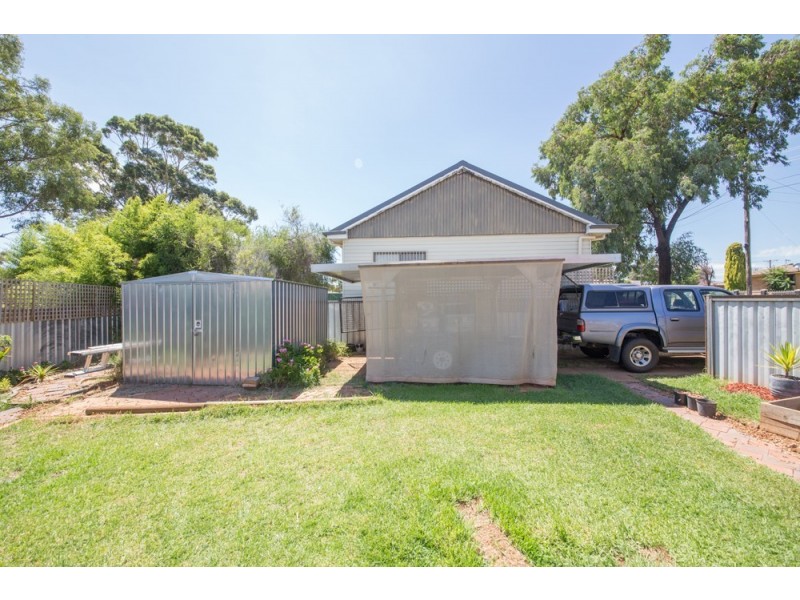 4 Armstrong Crescent, Dubbo NSW 2830