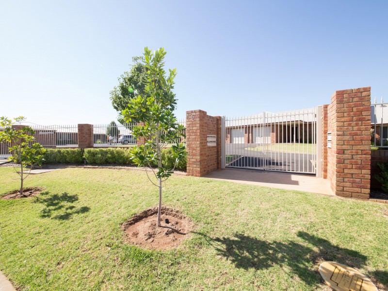 8/5 John Brass Place, Dubbo NSW 2830