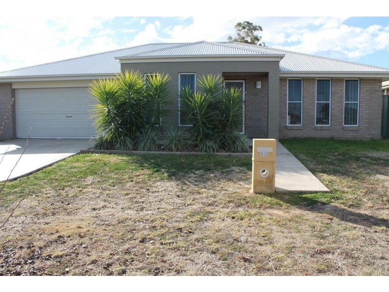 22 Dalbeattie Crescent, Dubbo NSW 2830