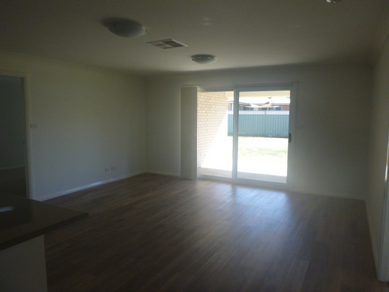 22 Dalbeattie Crescent, Dubbo NSW 2830