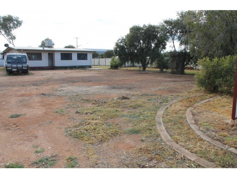 15 Industry Avenue, Narromine NSW 2821