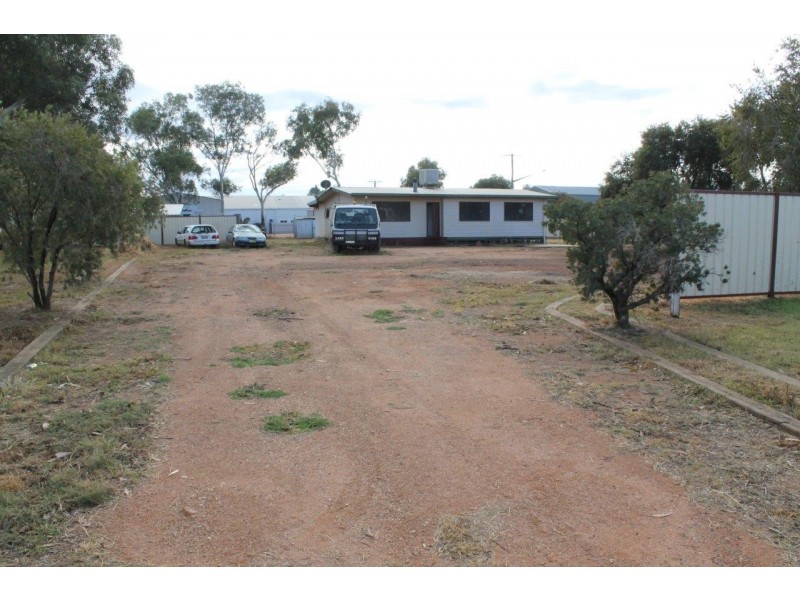 15 Industry Avenue, Narromine NSW 2821