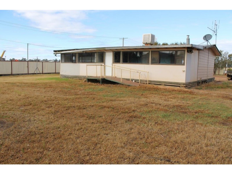 15 Industry Avenue, Narromine NSW 2821