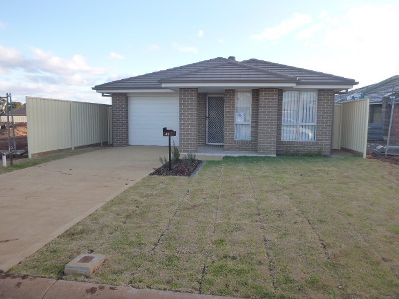 41 Page Avenue, Dubbo NSW 2830