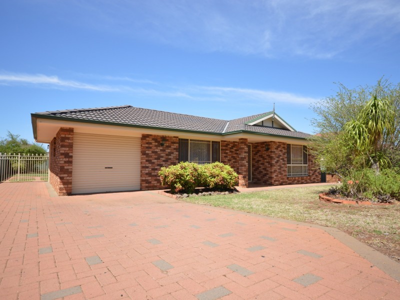76 Sheraton Road, Dubbo NSW 2830