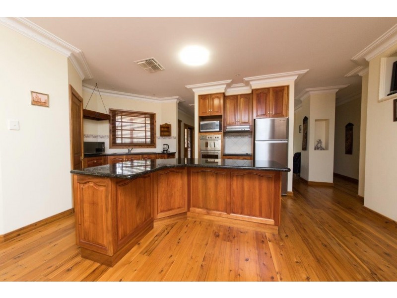 18L Debeaufort Drive, Dubbo NSW 2830