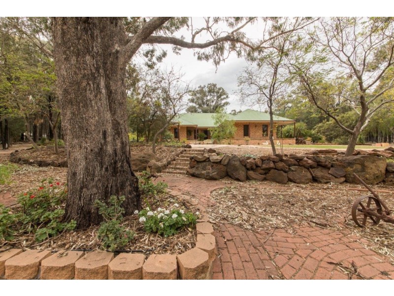 18L Debeaufort Drive, Dubbo NSW 2830