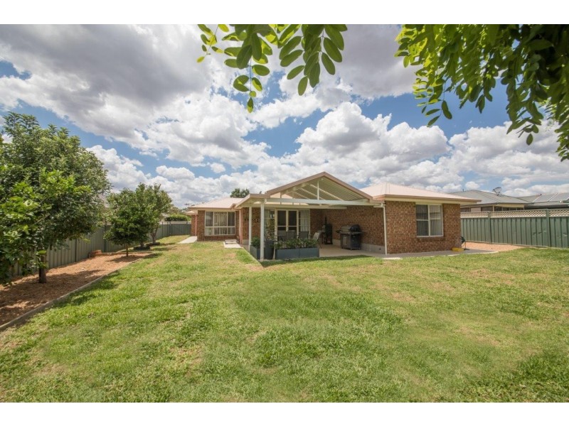 27 St Andrews Drive, Dubbo NSW 2830