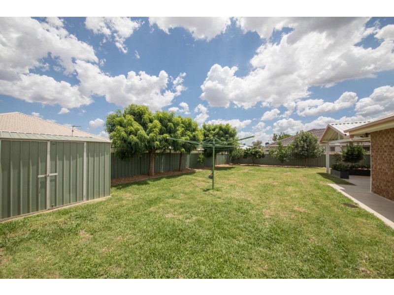 27 St Andrews Drive, Dubbo NSW 2830